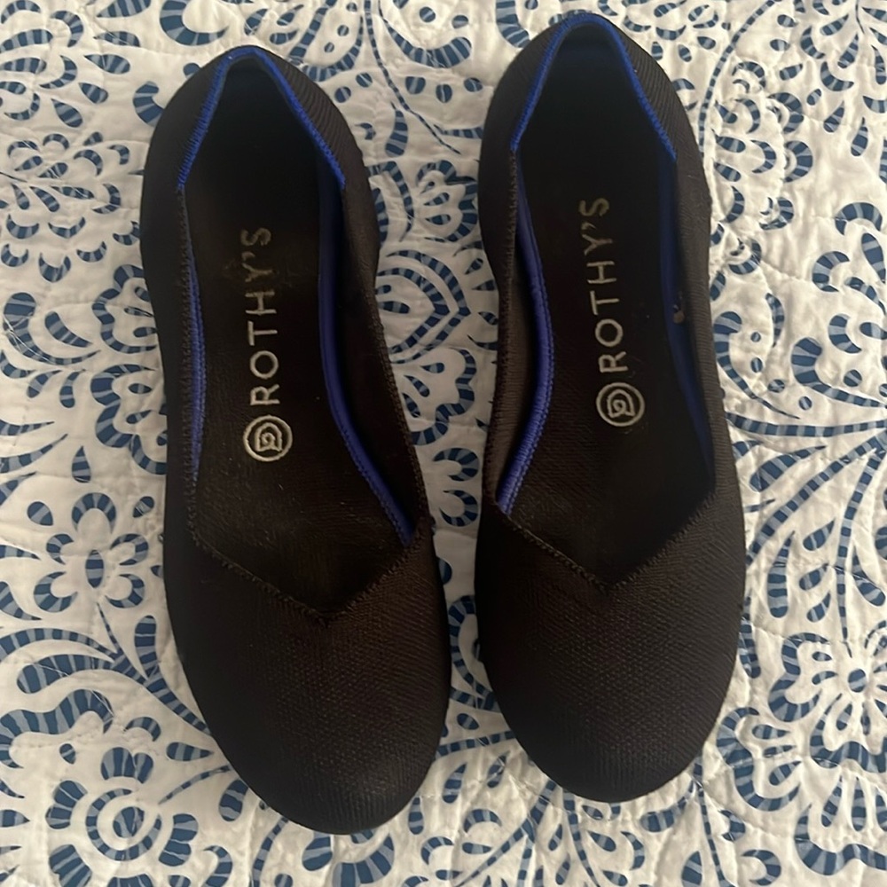 ** SUNDAY DEAL ** Rothy’s black flats